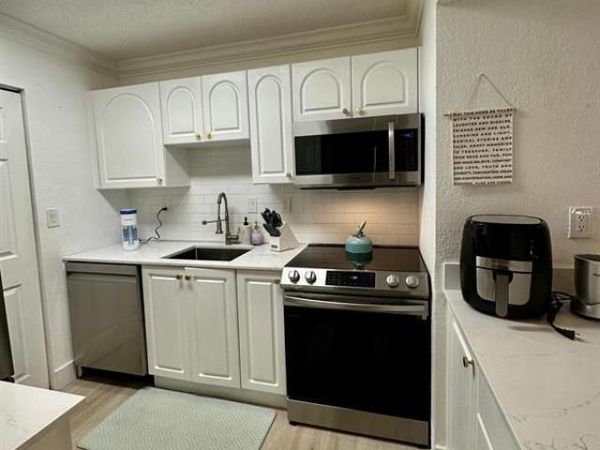 10795 SW 108th Ave, Unit 304, Miami, FL 33176