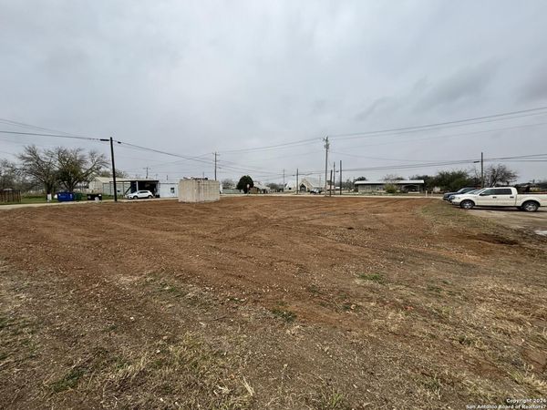 30 S Edwards Ave, Charlotte, TX 78011