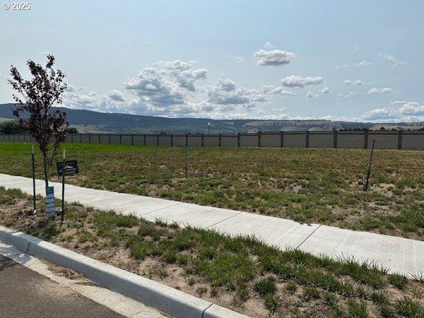 10808 Carrie WAY, Island City, OR 97850