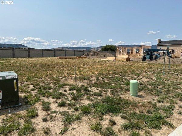 10804 Carrie WAY, Island City, OR 97850