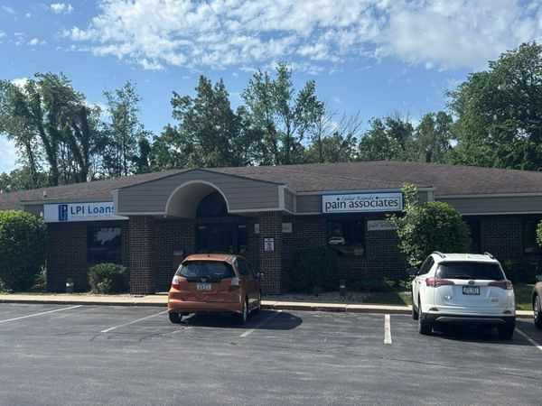 4201 Glass Road NE, Cedar Rapids, IA 52402