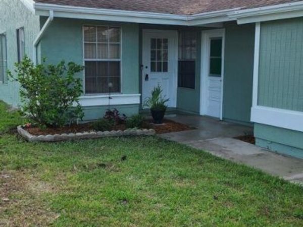 1720 SE Linpark Court, Port St. Lucie, FL 34952