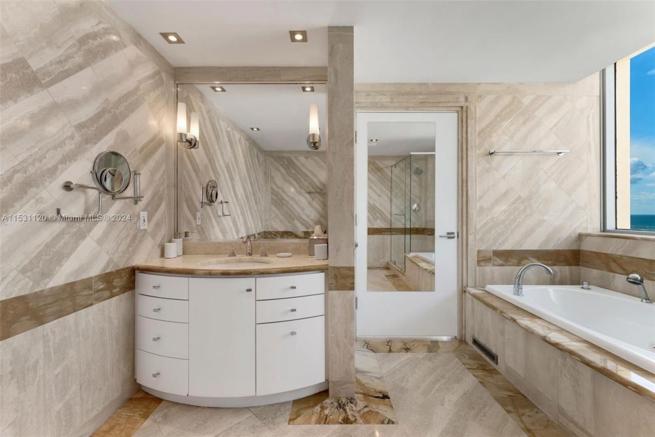 101 Ocean Dr, Unit 907, Miami Beach, FL 33139 Photo