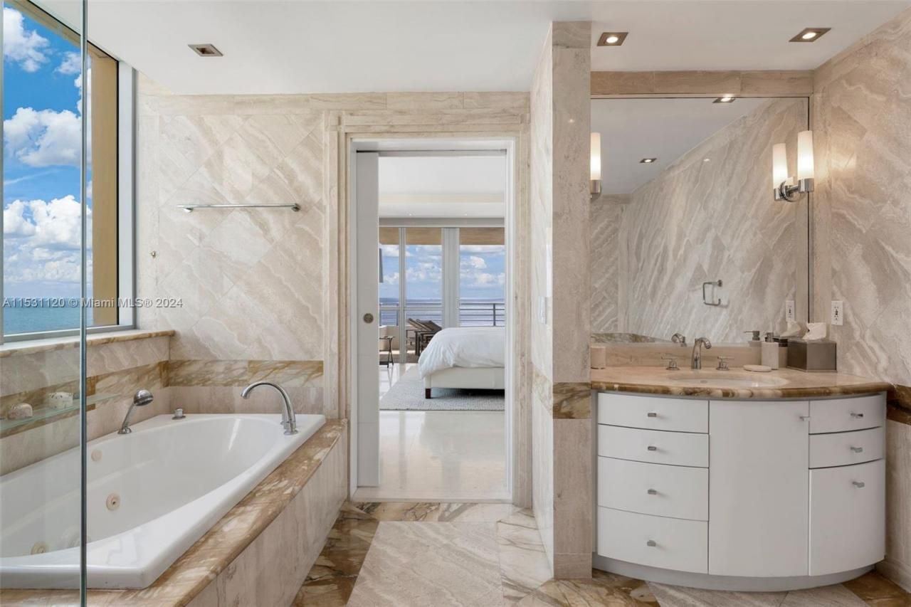 101 Ocean Dr, Unit 907, Miami Beach, FL 33139 Photo