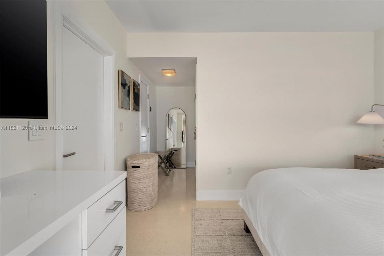 101 Ocean Dr, Unit 907, Miami Beach, FL 33139 Photo