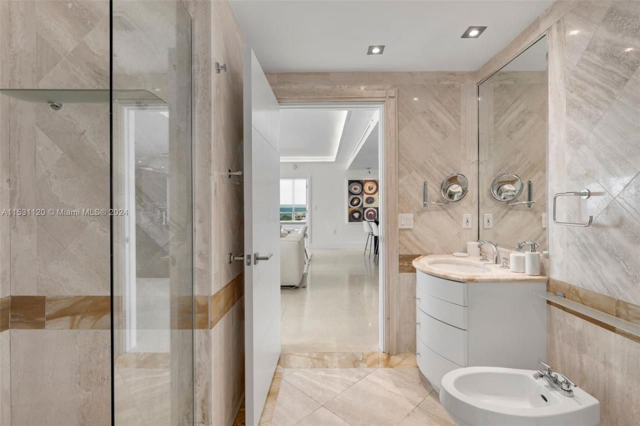 101 Ocean Dr, Unit 907, Miami Beach, FL 33139 Photo