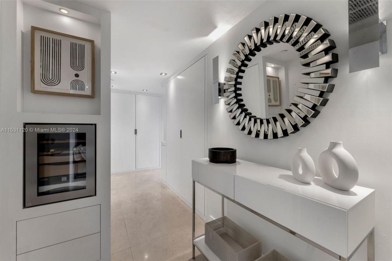 101 Ocean Dr, Unit 907, Miami Beach, FL 33139 Photo