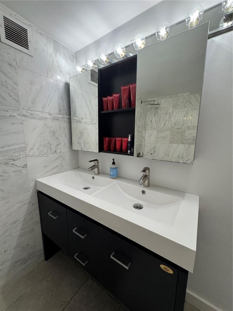 1200 West Ave, Unit 202, Miami Beach, FL 33139 Photo