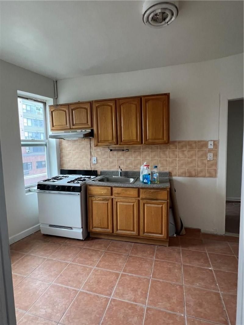 1898 Longfellow Avenue, Unit E3, Bronx, NY 10460 Main Photo
