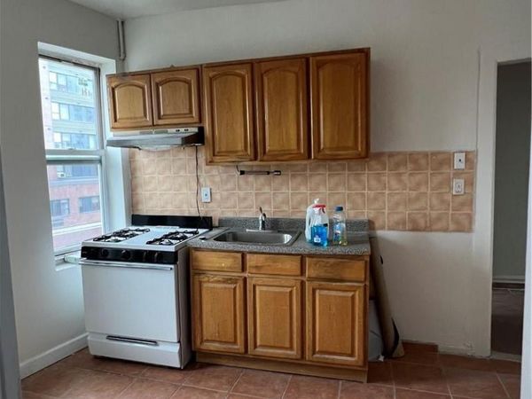 1898 Longfellow Avenue, Unit E3, Bronx, NY 10460