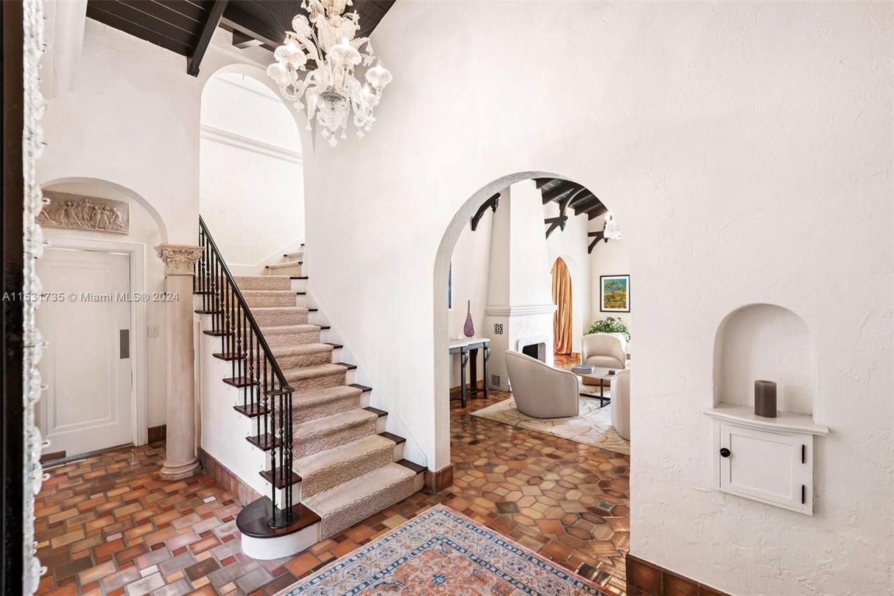 527 E Dilido Dr, Miami Beach, FL 33139 Photo