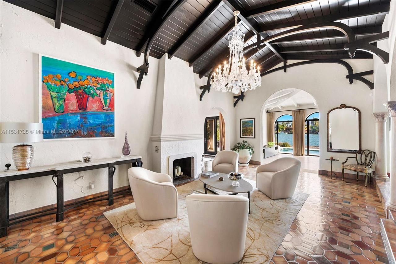 527 E Dilido Dr, Miami Beach, FL 33139 Photo