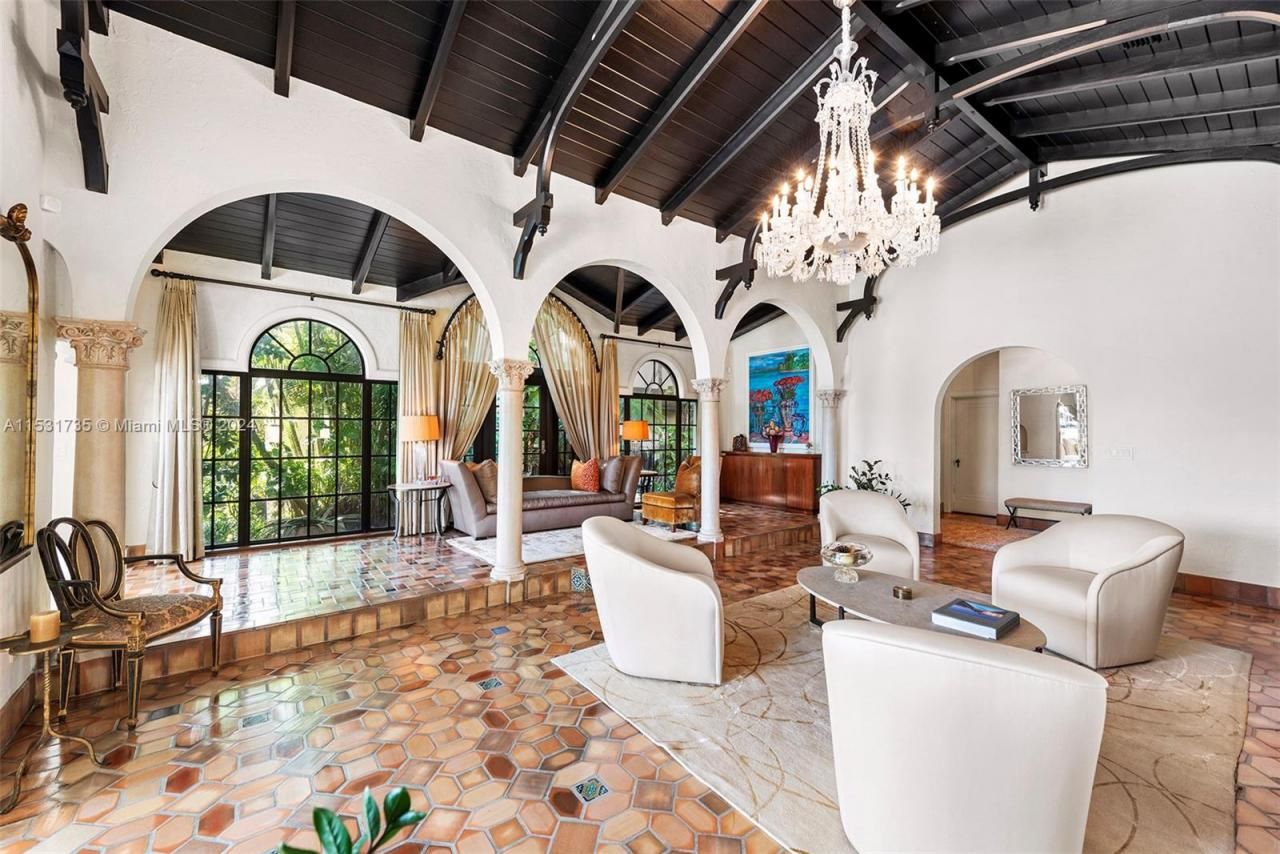 527 E Dilido Dr, Miami Beach, FL 33139 Photo