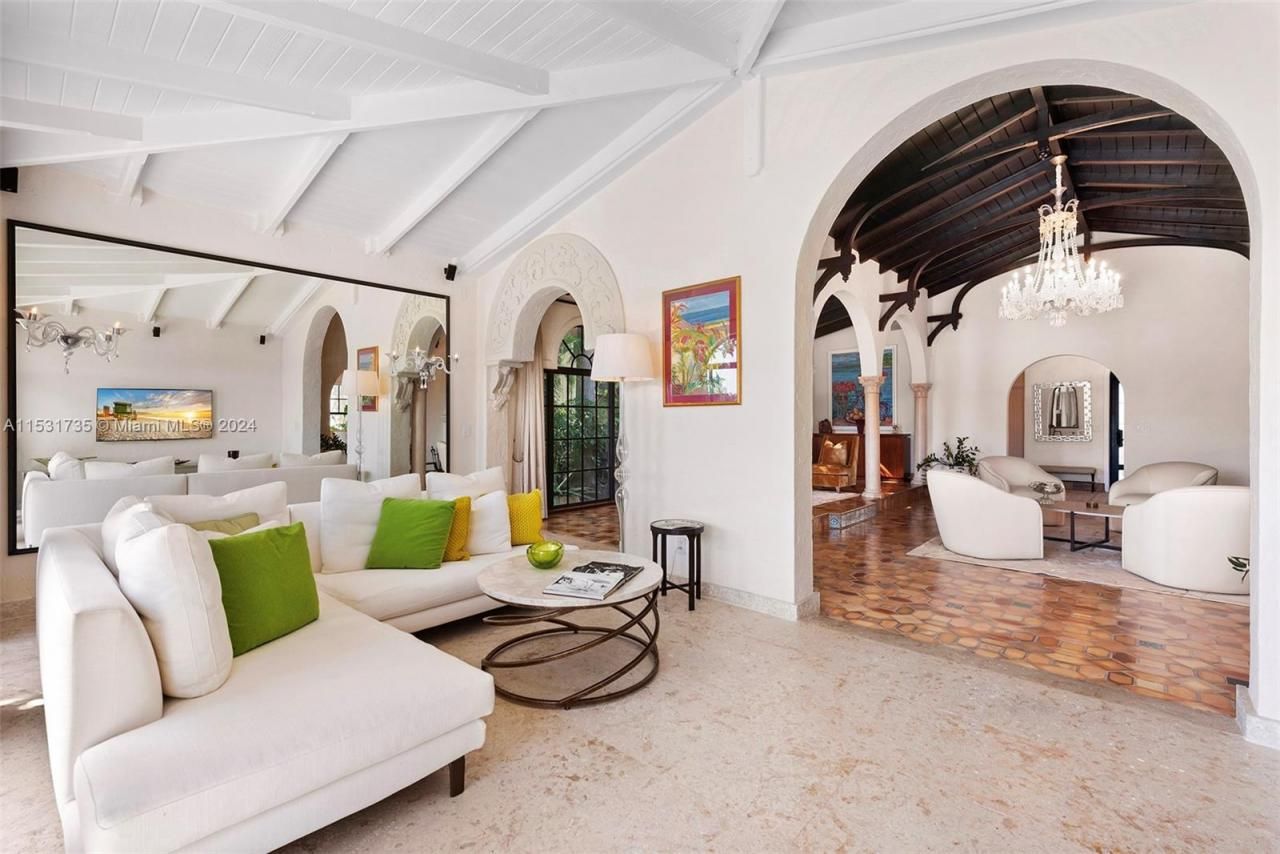 527 E Dilido Dr, Miami Beach, FL 33139 Photo