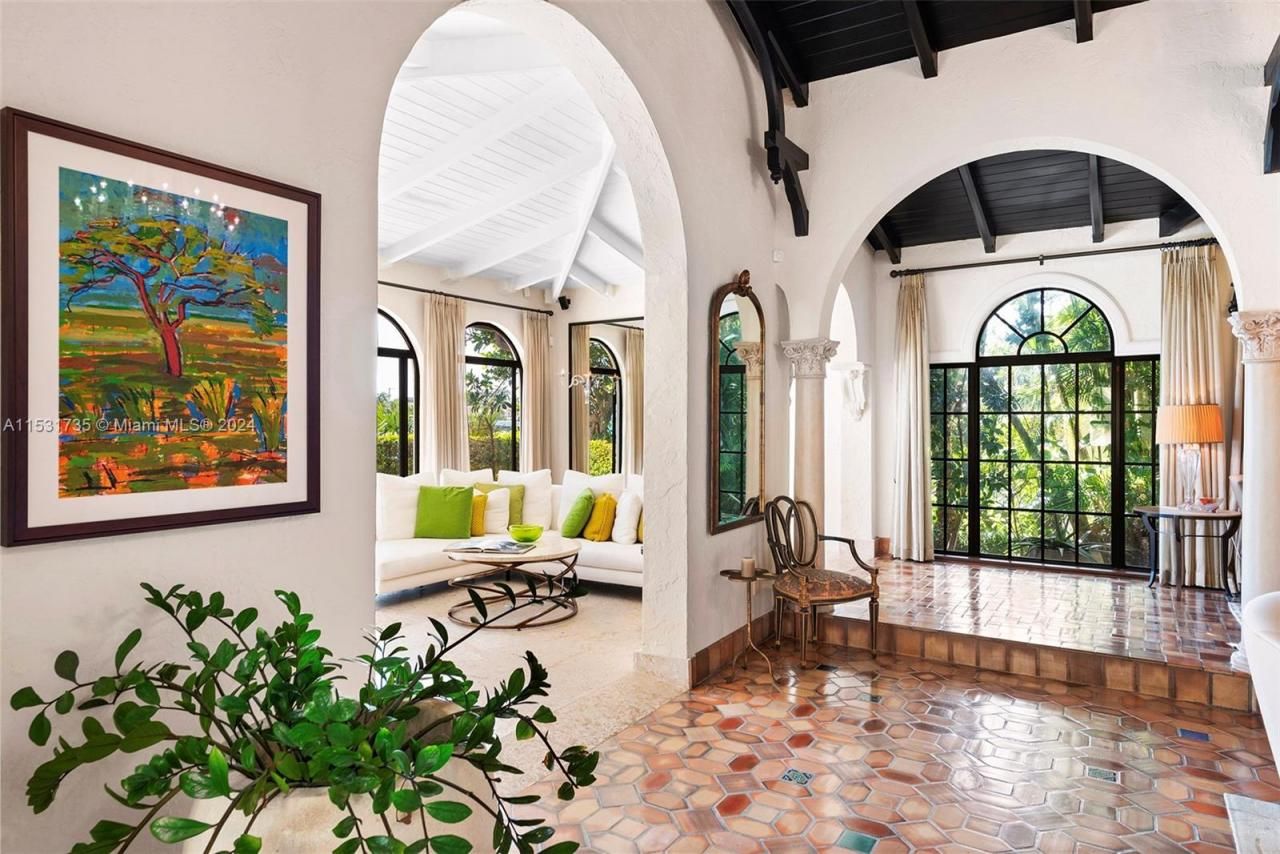 527 E Dilido Dr, Miami Beach, FL 33139 Photo