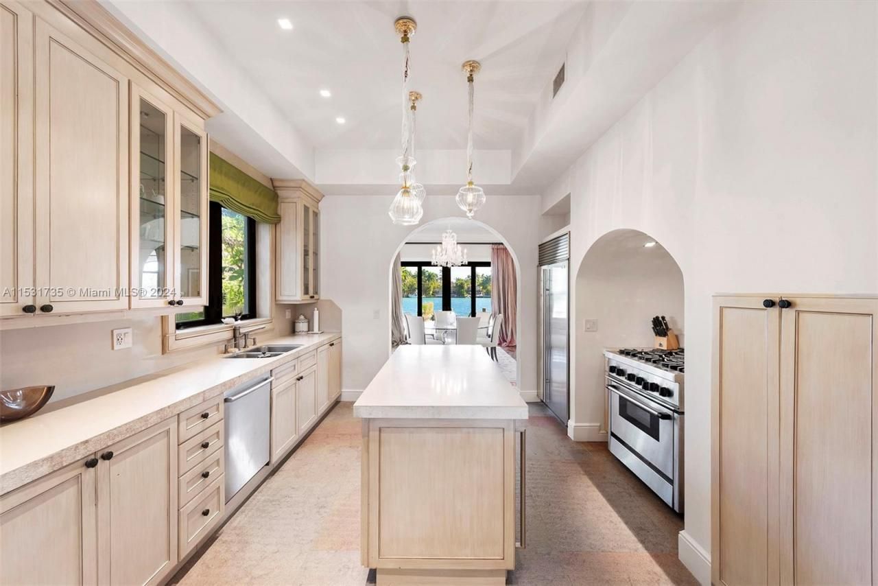 527 E Dilido Dr, Miami Beach, FL 33139 Photo