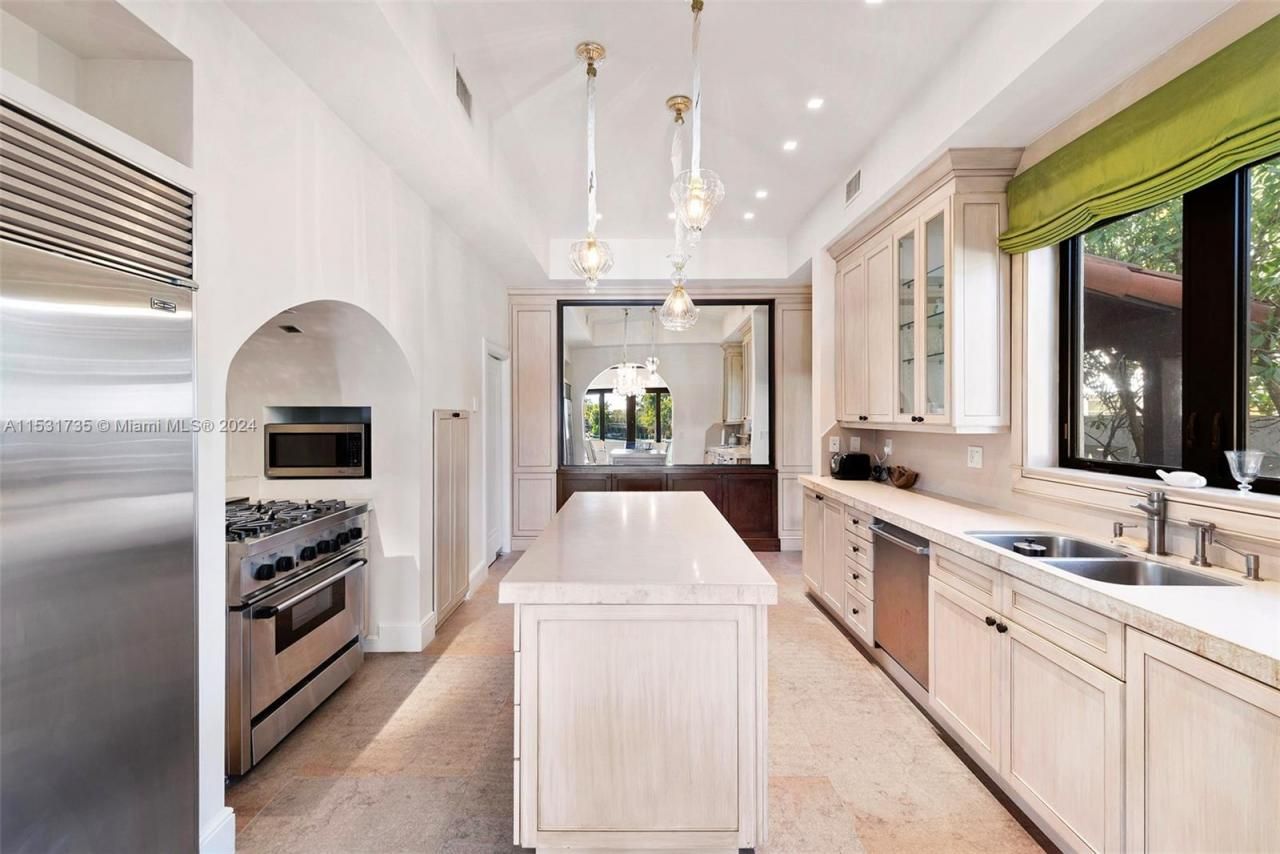 527 E Dilido Dr, Miami Beach, FL 33139 Photo