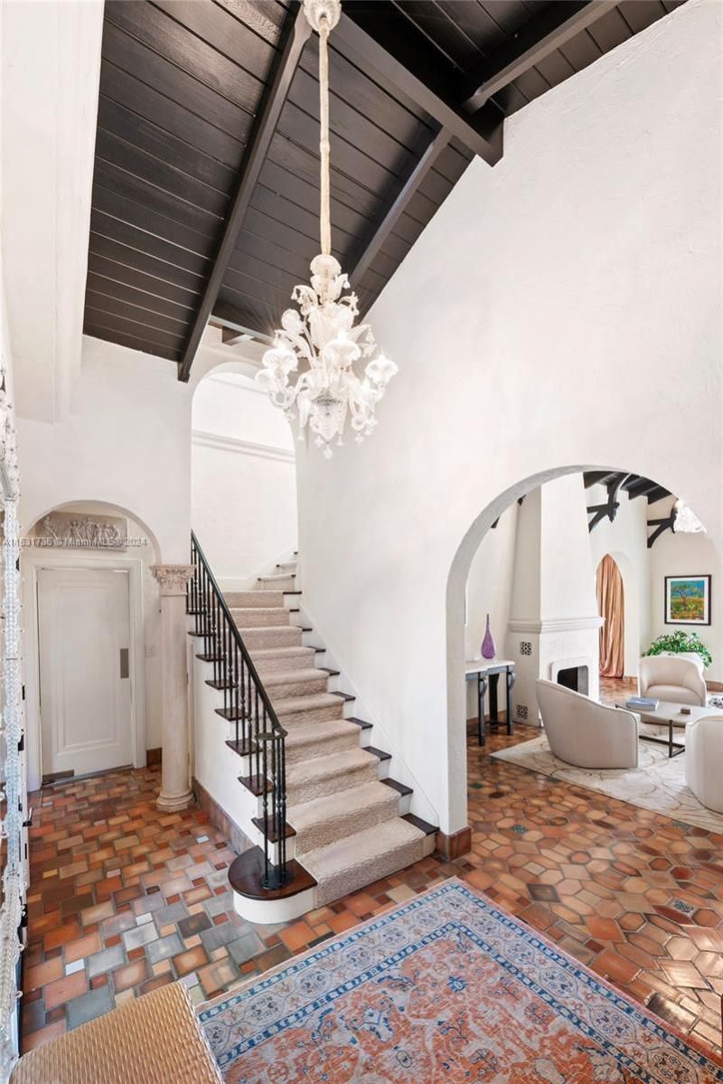 527 E Dilido Dr, Miami Beach, FL 33139 Photo