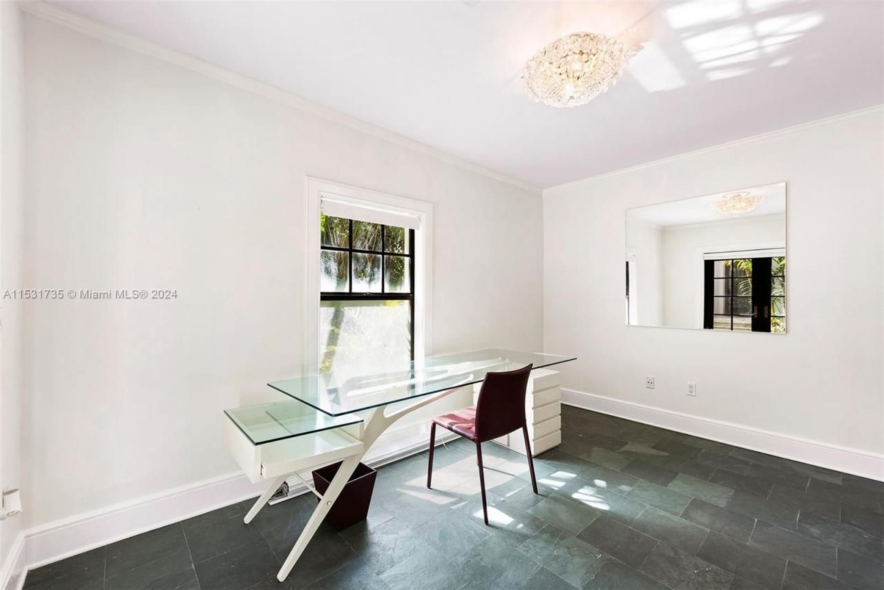 527 E Dilido Dr, Miami Beach, FL 33139 Photo