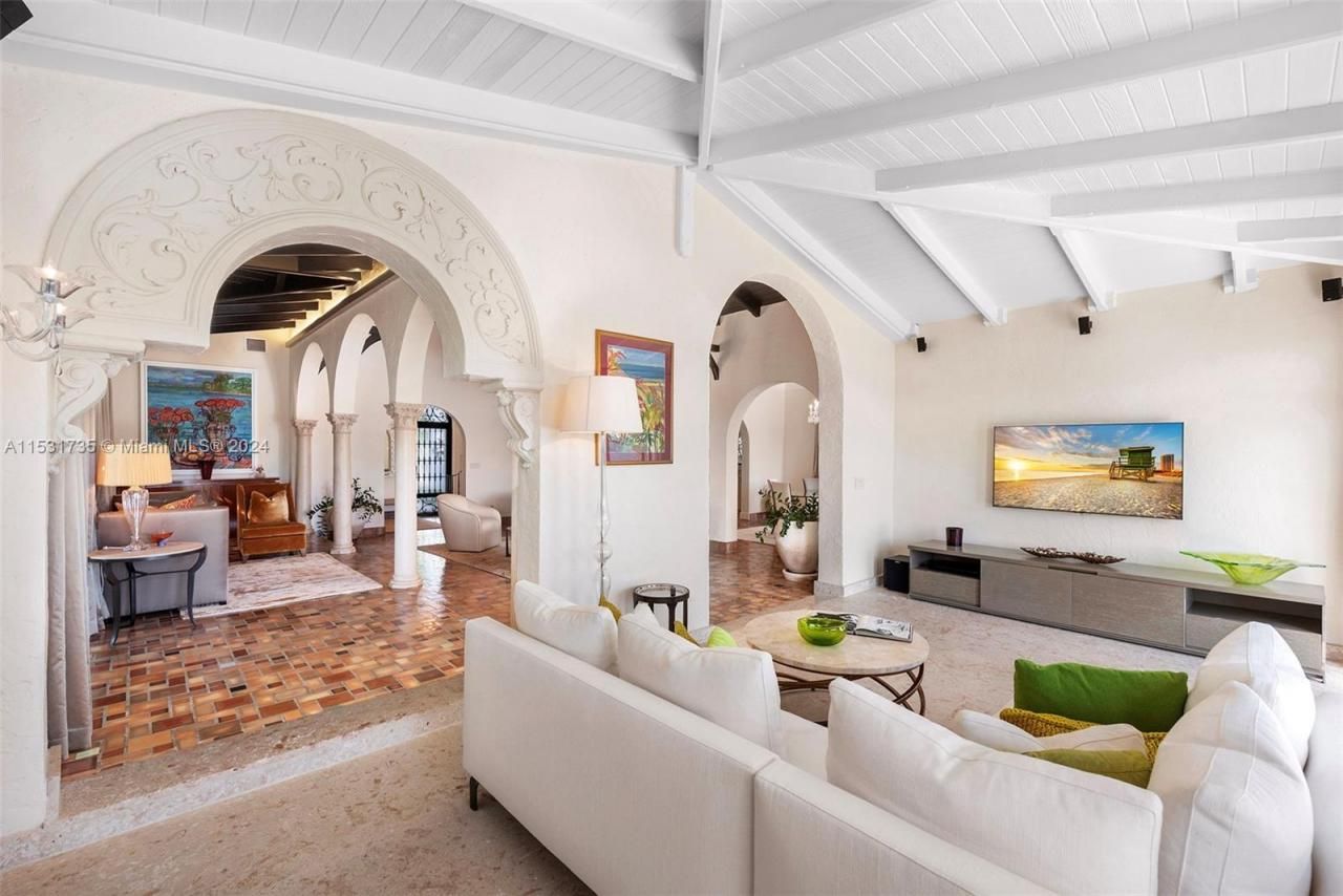 527 E Dilido Dr, Miami Beach, FL 33139 Photo