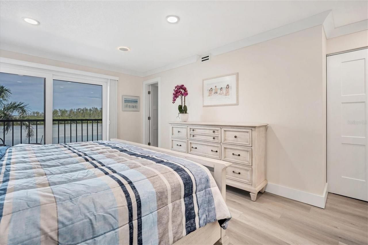 9393 Midnight Pass Road, Unit 302, Sarasota, FL 34242 Photo