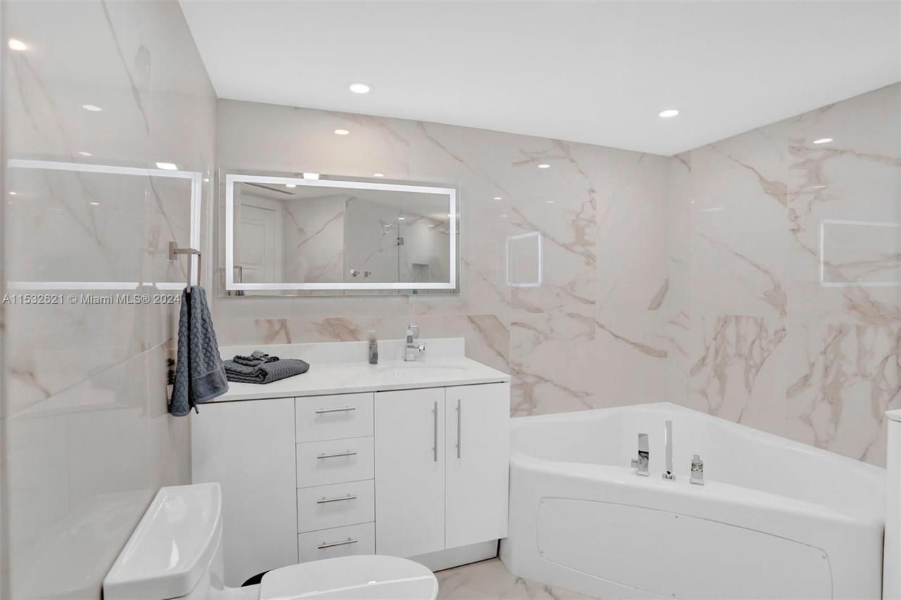 16699 Collins Ave, Unit 2209, Sunny Isles Beach, FL 33160 Photo