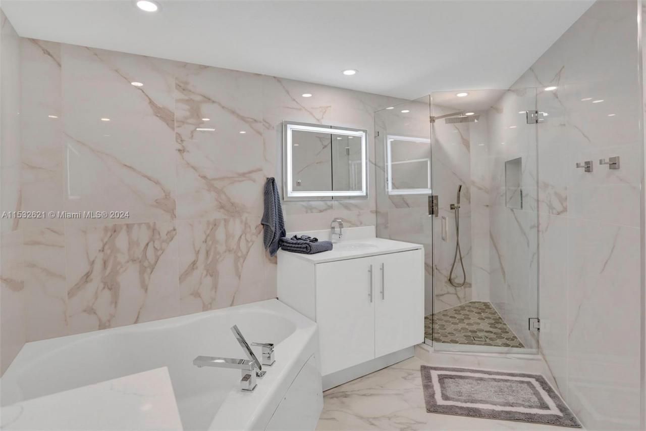 16699 Collins Ave, Unit 2209, Sunny Isles Beach, FL 33160 Photo