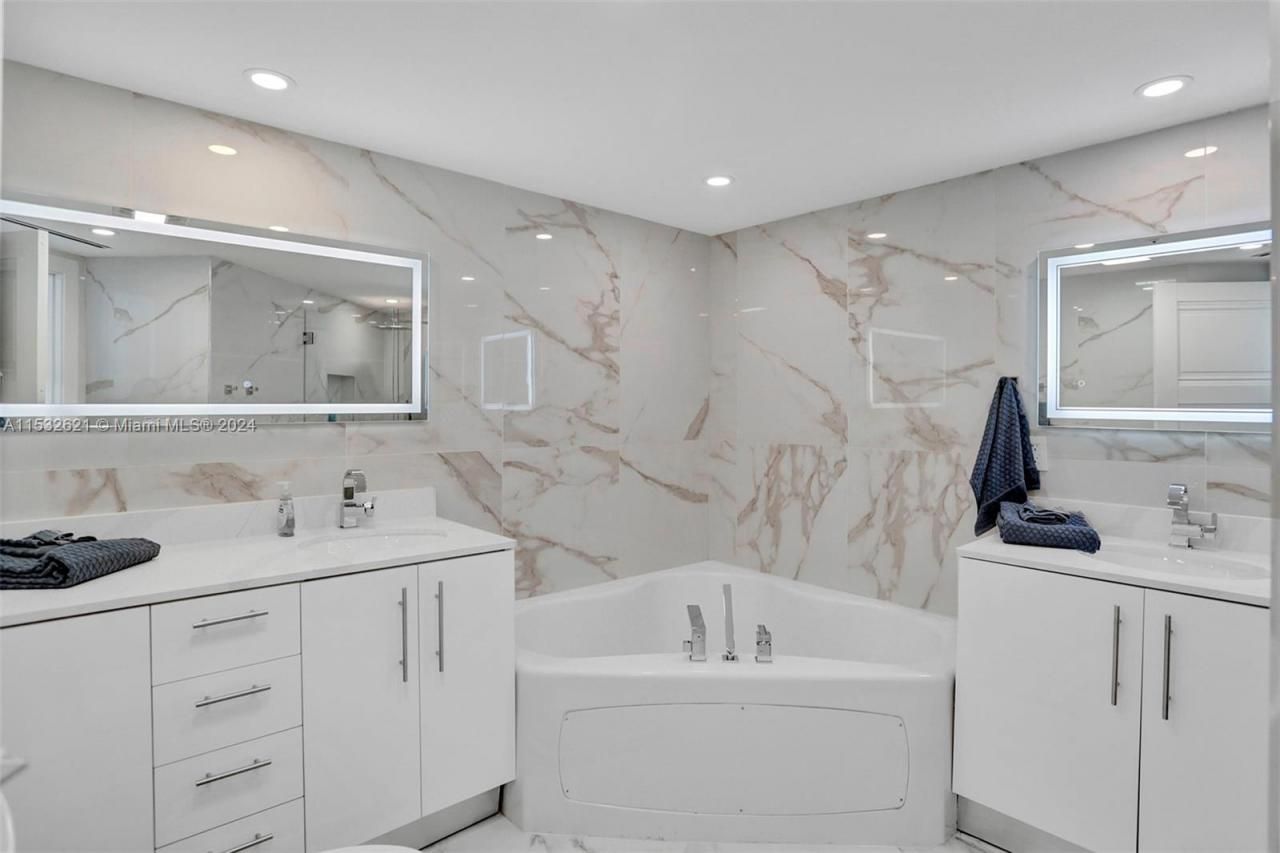 16699 Collins Ave, Unit 2209, Sunny Isles Beach, FL 33160 Photo