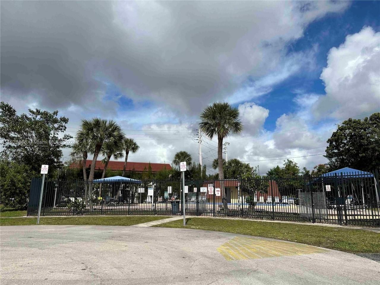 2061 NW 47th Ter, Unit 405, Lauderhill, FL 33313 Photo