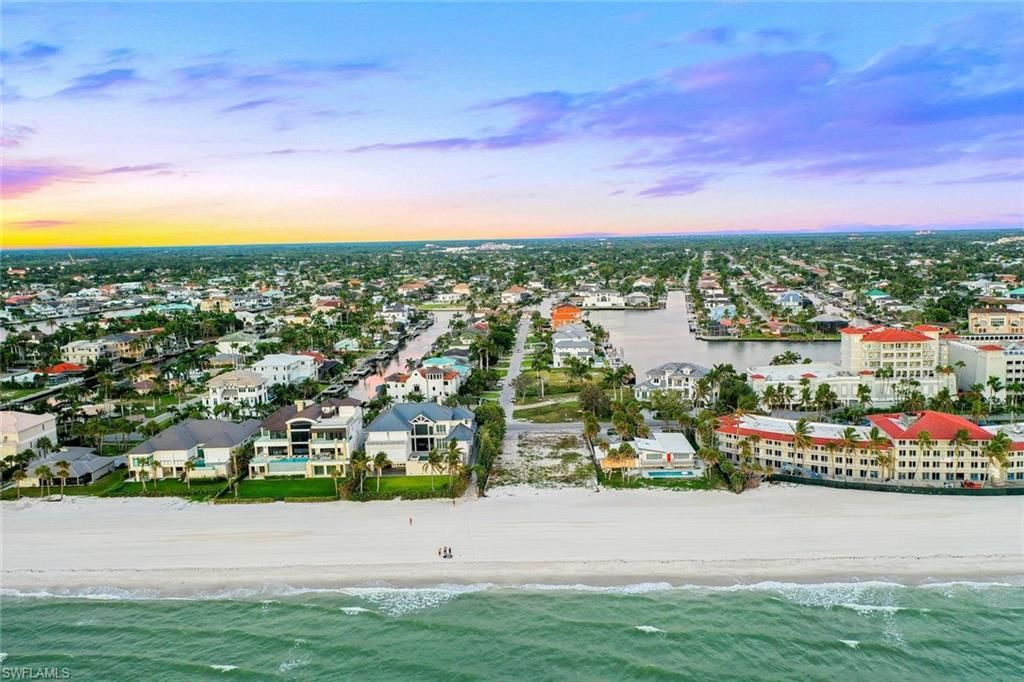 10047 Gulf Shore Dr, Naples, FL 34108 Photo