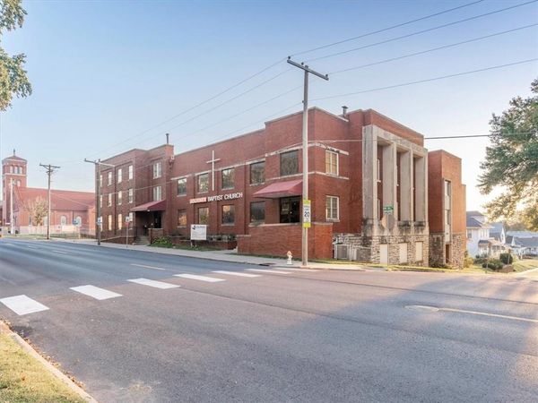 5708 King Hill Avenue, St Joseph, MO 64504