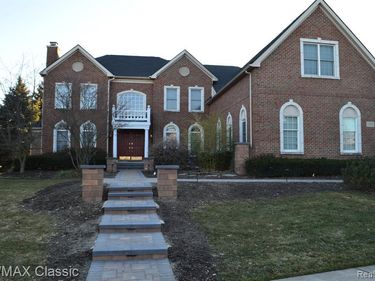 50805 DRAKES BAY Drive, Novi, MI 48374