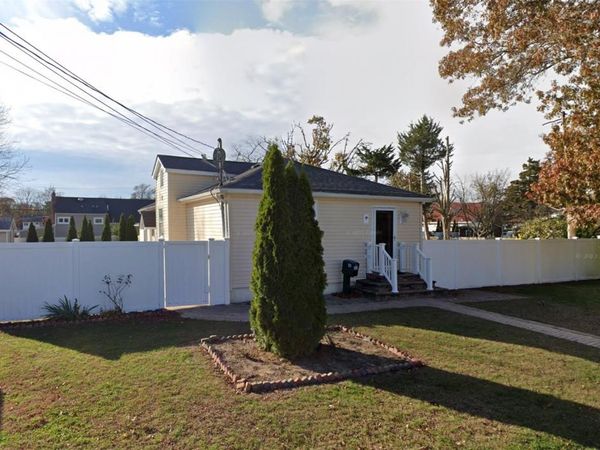 551 S 7th Street, Lindenhurst, NY 11757