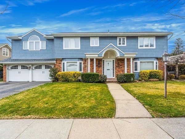 4 Midfarm Road, Rockville Centre, NY 11570