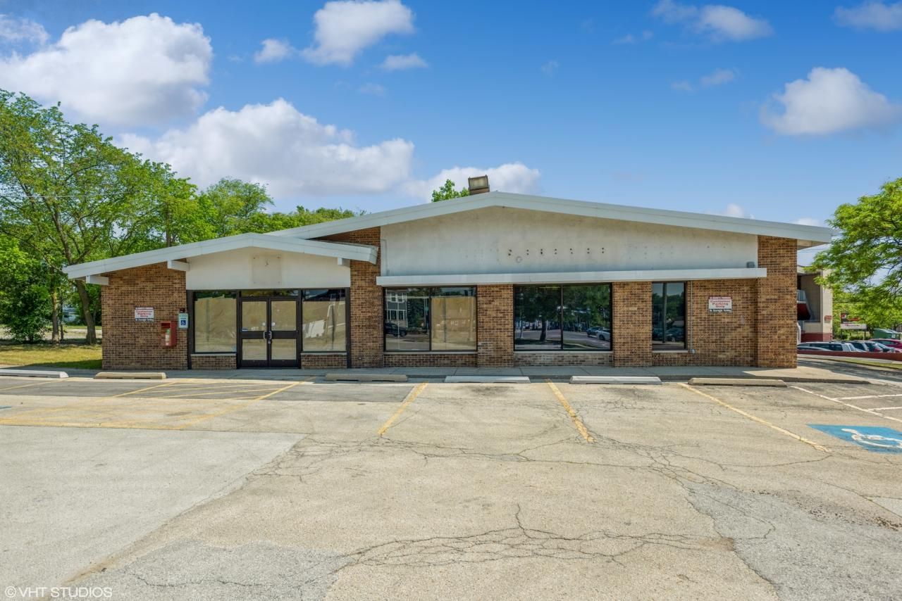 301 N Cass Avenue, Westmont, IL 60559