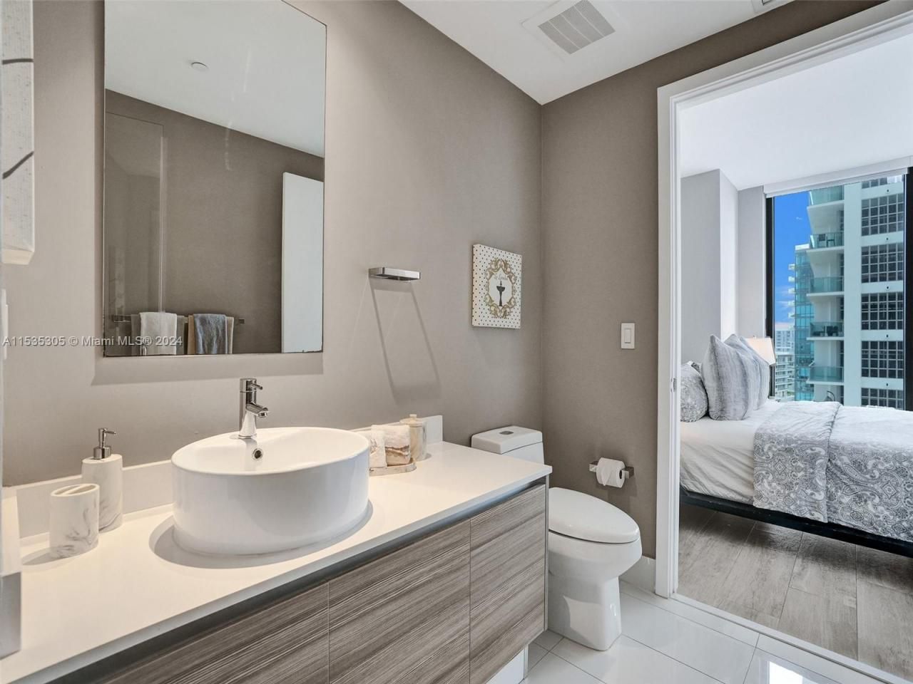 121 NE 34th St, Unit 1801, Miami, FL 33137 Photo