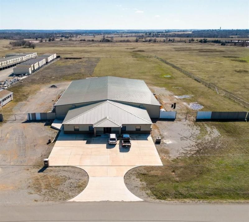 969 Pikes Peak Road, Chickasha, OK 73018 Main Photo