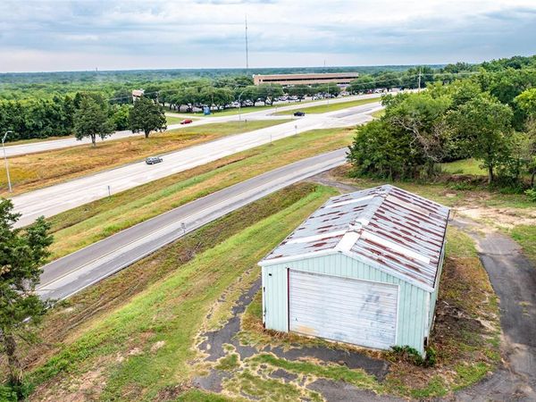 1021 W Grove Street, Kaufman, TX 75142