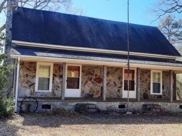 11953 Henderson Mountain Road, Fairmount, GA 30139