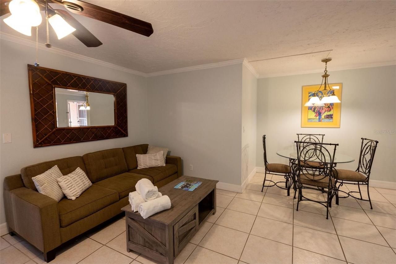 102 39th Street, Unit 2, Holmes Beach, FL 34217 Photo