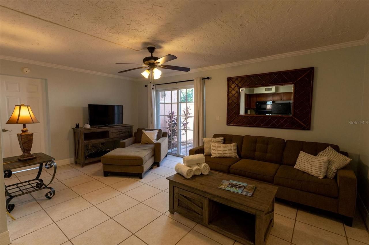 102 39th Street, Unit 2, Holmes Beach, FL 34217 Photo