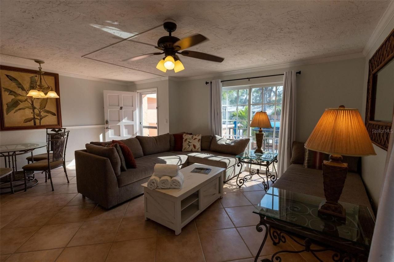 102 39th Street, Unit 2, Holmes Beach, FL 34217 Photo