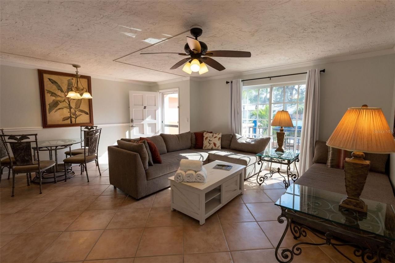 102 39th Street, Unit 2, Holmes Beach, FL 34217 Photo