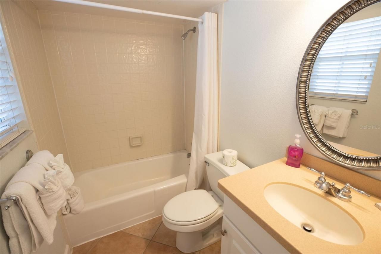 102 39th Street, Unit 2, Holmes Beach, FL 34217 Photo