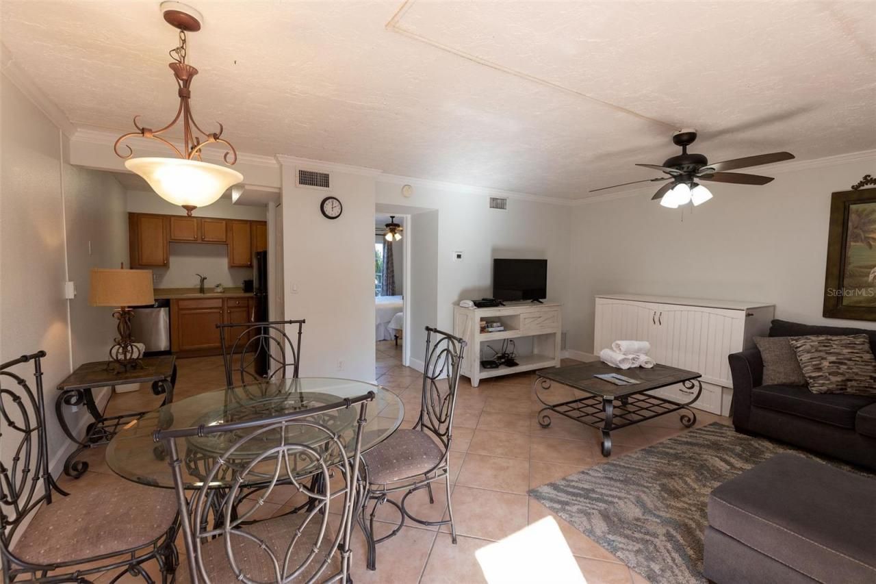 102 39th Street, Unit 2, Holmes Beach, FL 34217 Photo