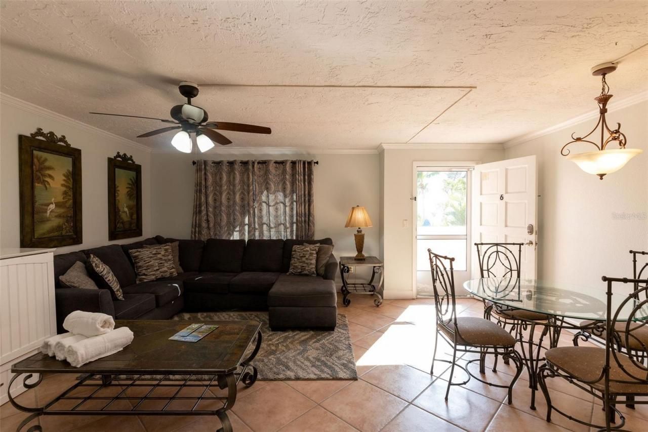 102 39th Street, Unit 2, Holmes Beach, FL 34217 Photo