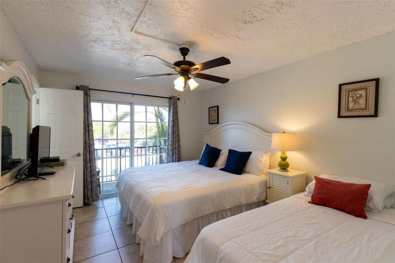 102 39th Street, Unit 2, Holmes Beach, FL 34217 Photo
