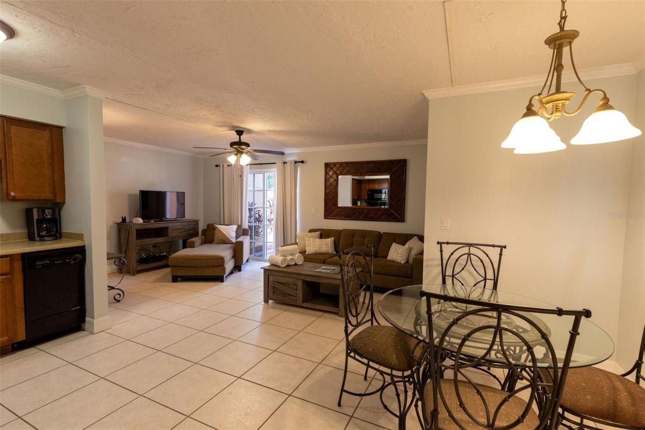 102 39th Street, Unit 2, Holmes Beach, FL 34217 Photo