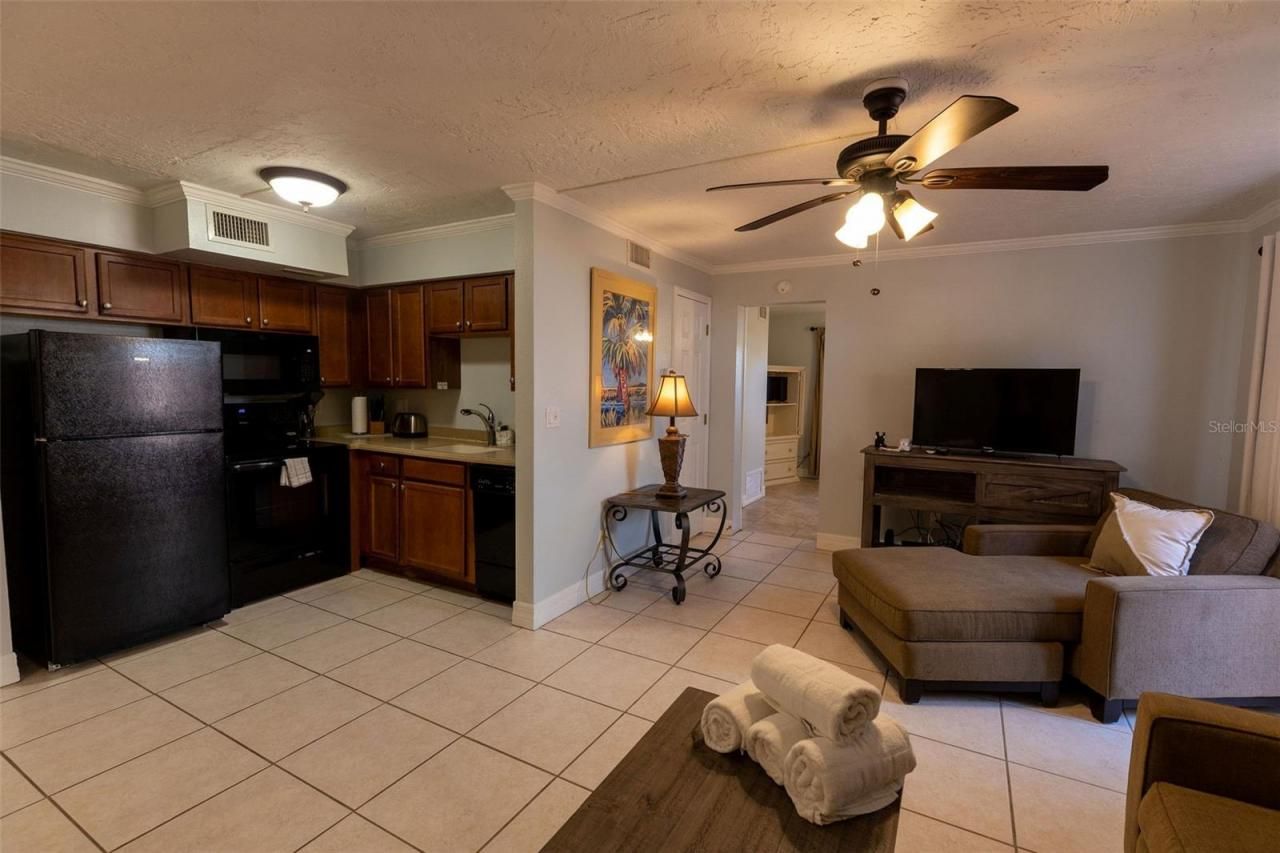 102 39th Street, Unit 2, Holmes Beach, FL 34217 Photo
