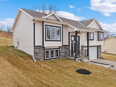 1318 SILVER Lane, CRESCENT, IA 51526